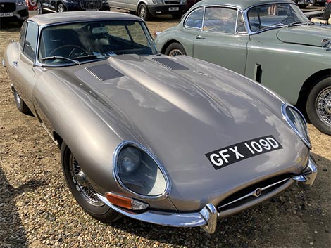 Jaguar E-type 1966 (Golden Sand)