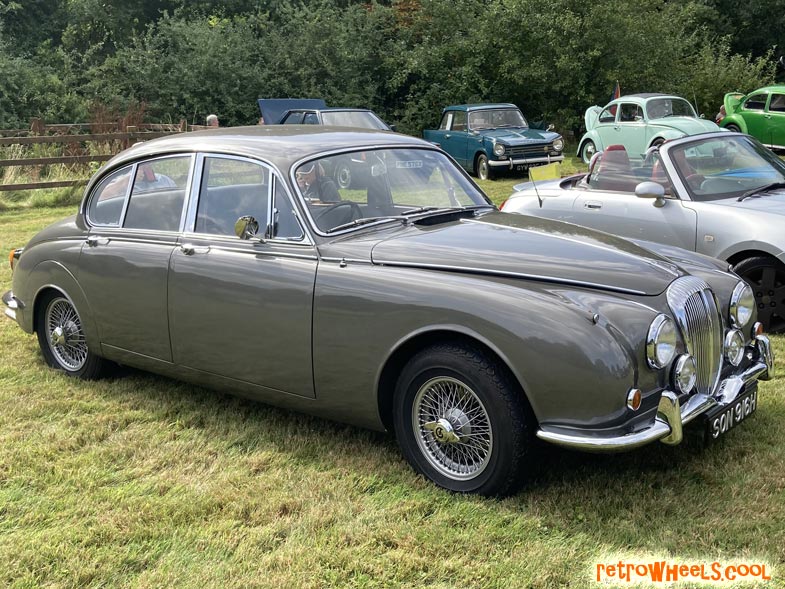 1969 Daimler V8-250